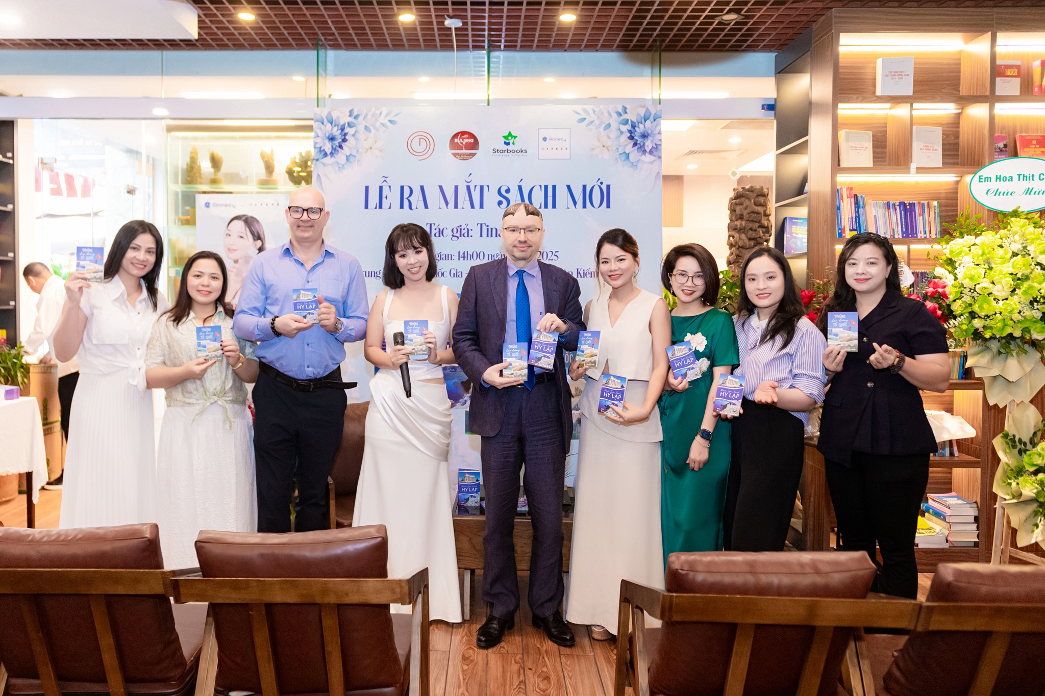 LỄ RA MẮT SÁCH 2 CUỐN SÁCH CỦA TÁC GIẢ TINA YUAN